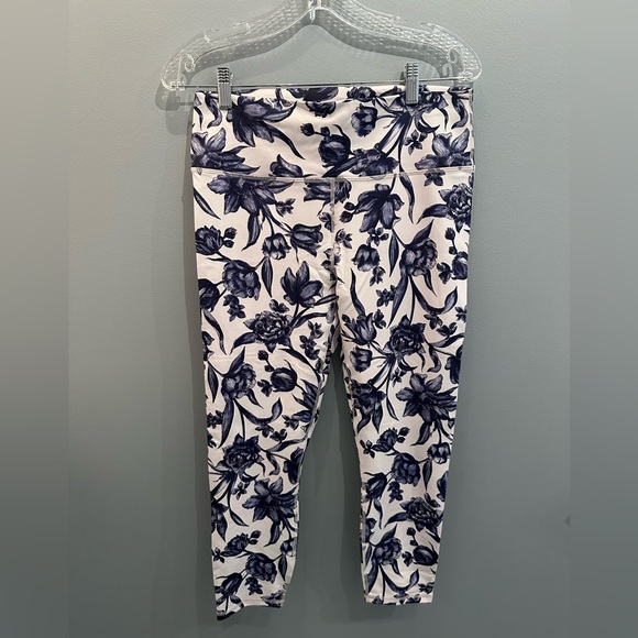 Fabletics Power Hold Capri - Picture 5 of 6